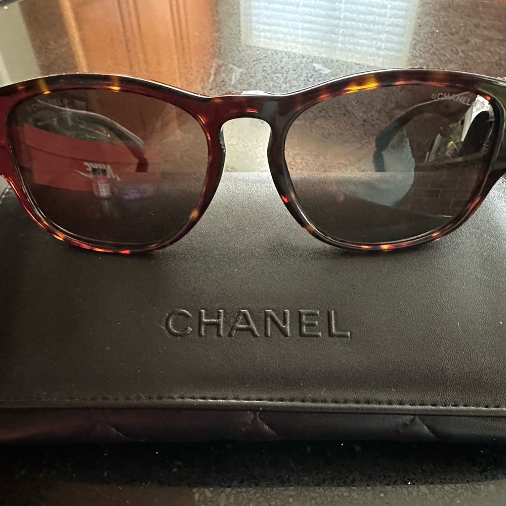 Authentic Chanel 💎💎 5454QB Crystal Baguette Chain CC Tortoise Sunglasses